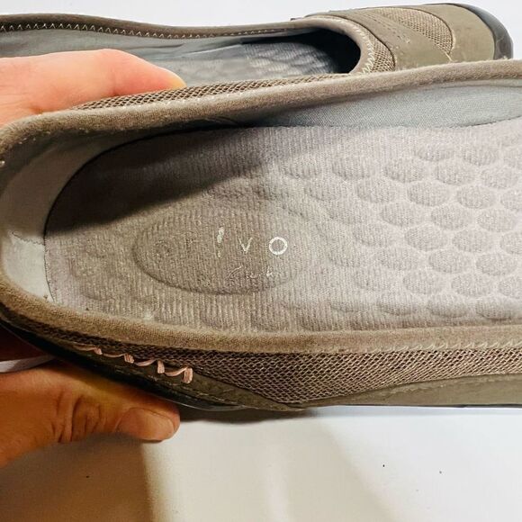 Pr!vo by Clarks Comfort Slip On Shoes Gray Beige - Picture 9 of 12